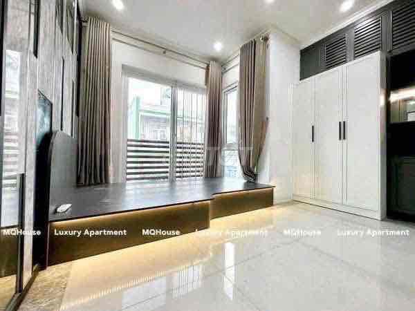 The 2nd apartment is 80 meters to the heart of the 10th.