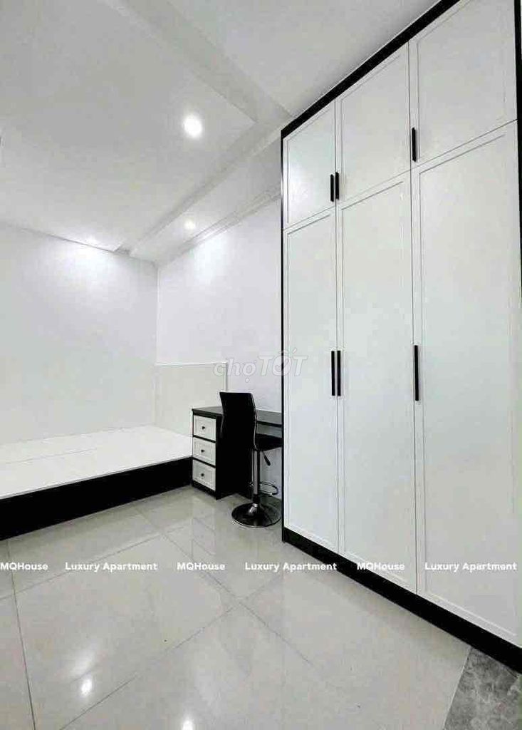 The 2nd apartment is 80 meters to the heart of the 10th.