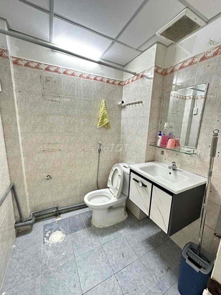 Rent a floor of the north Đinh Bộ Lĩnh apartment, wide area.