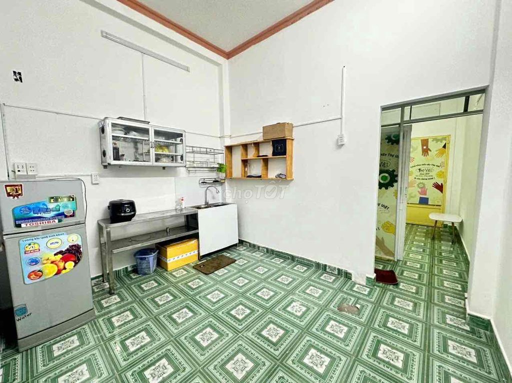 Rent a floor of the north Đinh Bộ Lĩnh apartment, wide area.