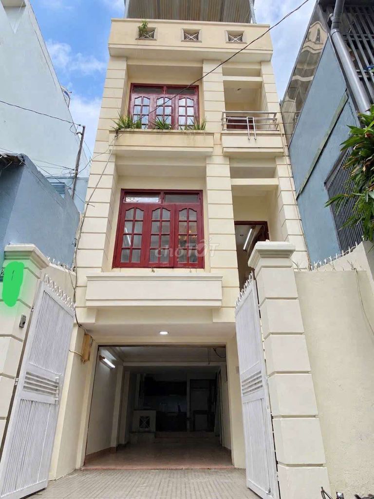 17 million square root 4 x 18 meters, 3 bedrooms, 4 Hoàng Hoa Thám toilets