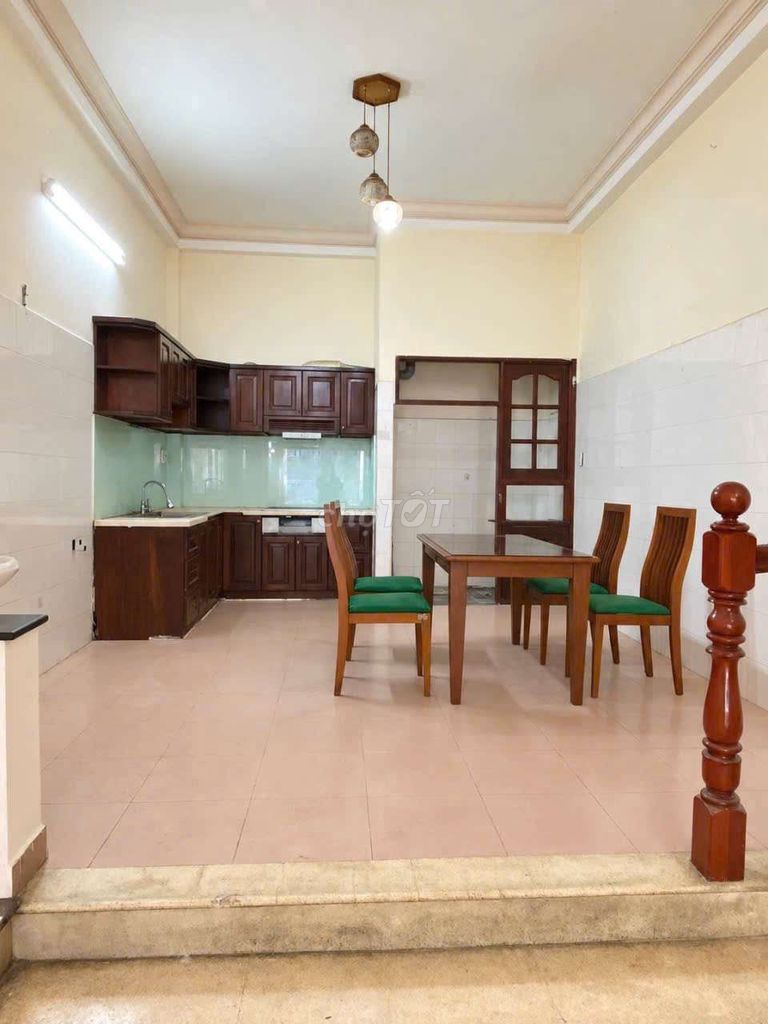 17 million square root 4 x 18 meters, 3 bedrooms, 4 Hoàng Hoa Thám toilets
