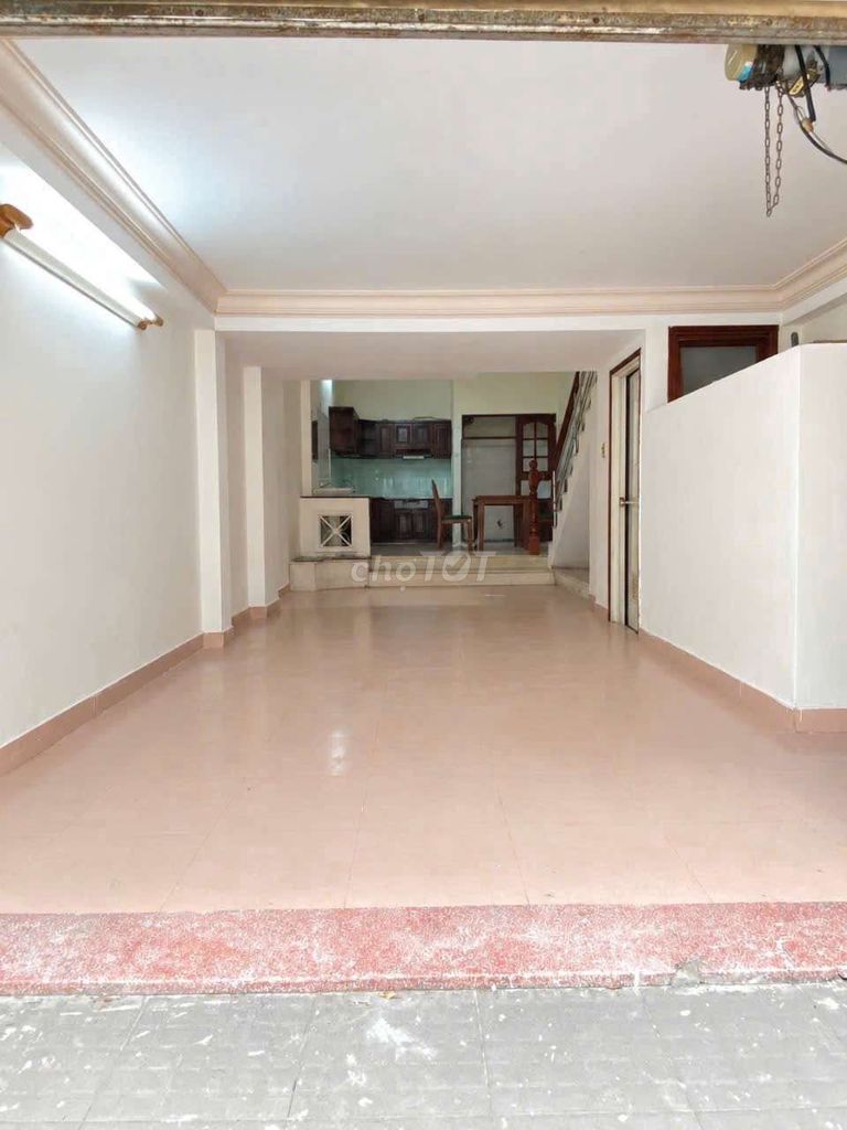 17 million square root 4 x 18 meters, 3 bedrooms, 4 Hoàng Hoa Thám toilets