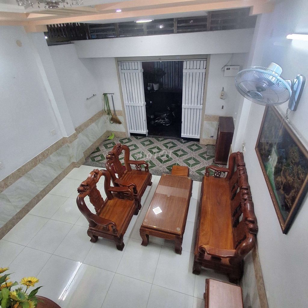 Rent the four bedrooms. 9.5 million.