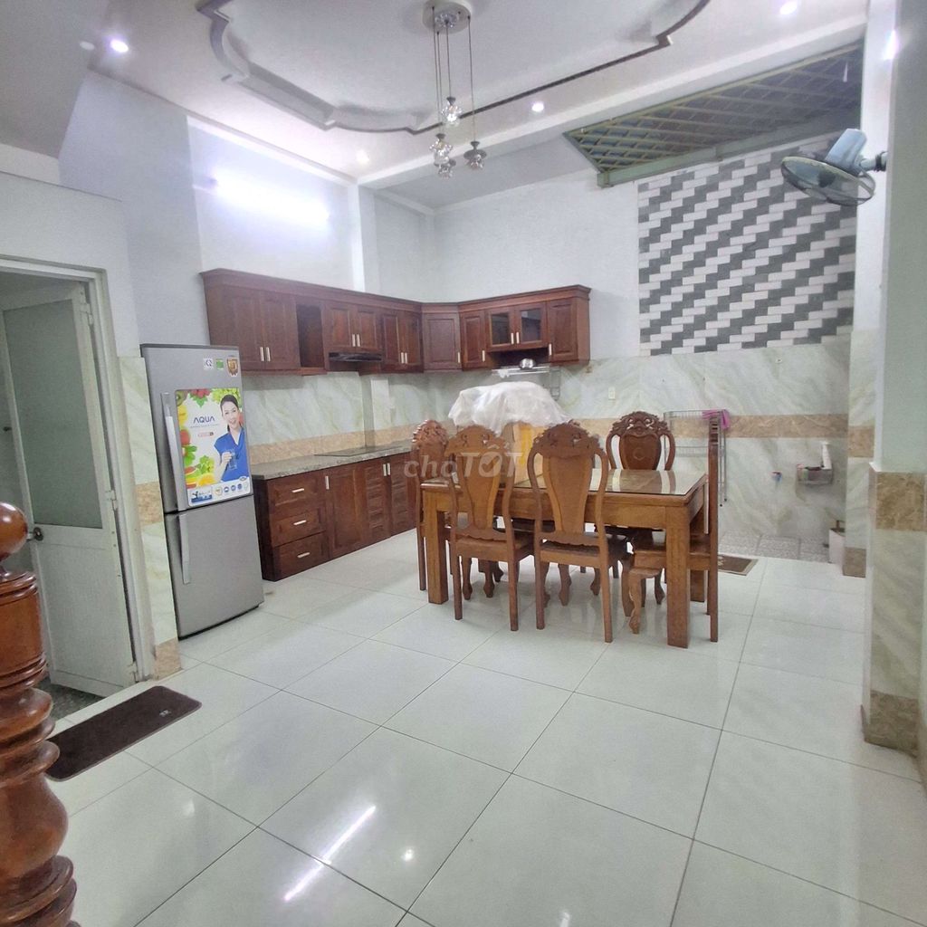 Rent the four bedrooms. 9.5 million.