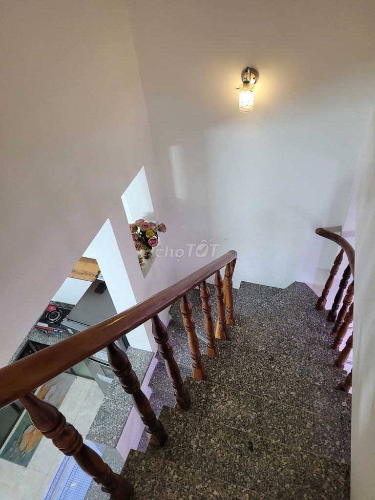 Rent the original P house. Thới An, interior.
