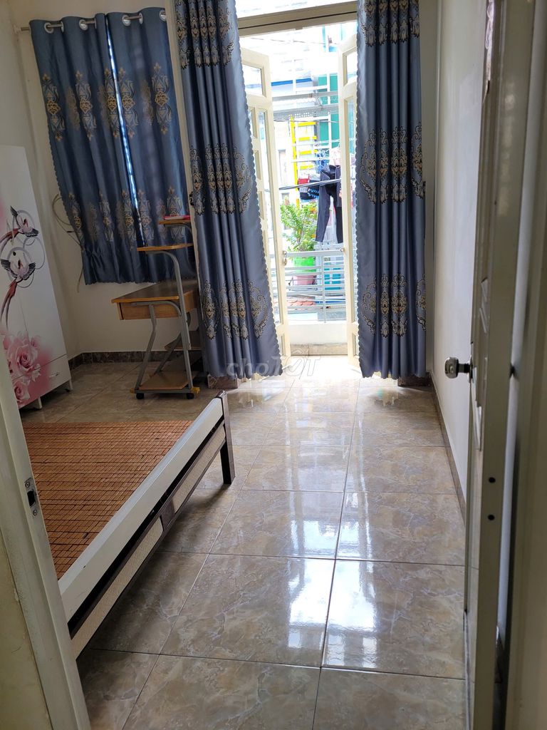 Rent the original P house. Thới An, interior.