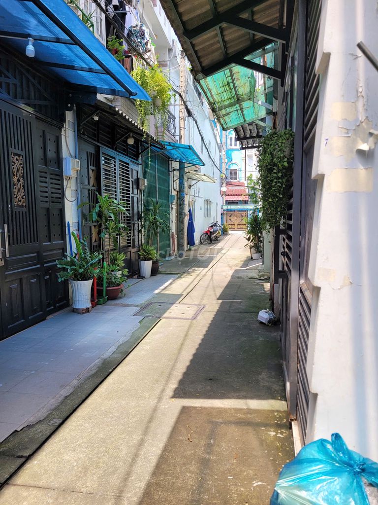 Rent the original P house. Thới An, interior.