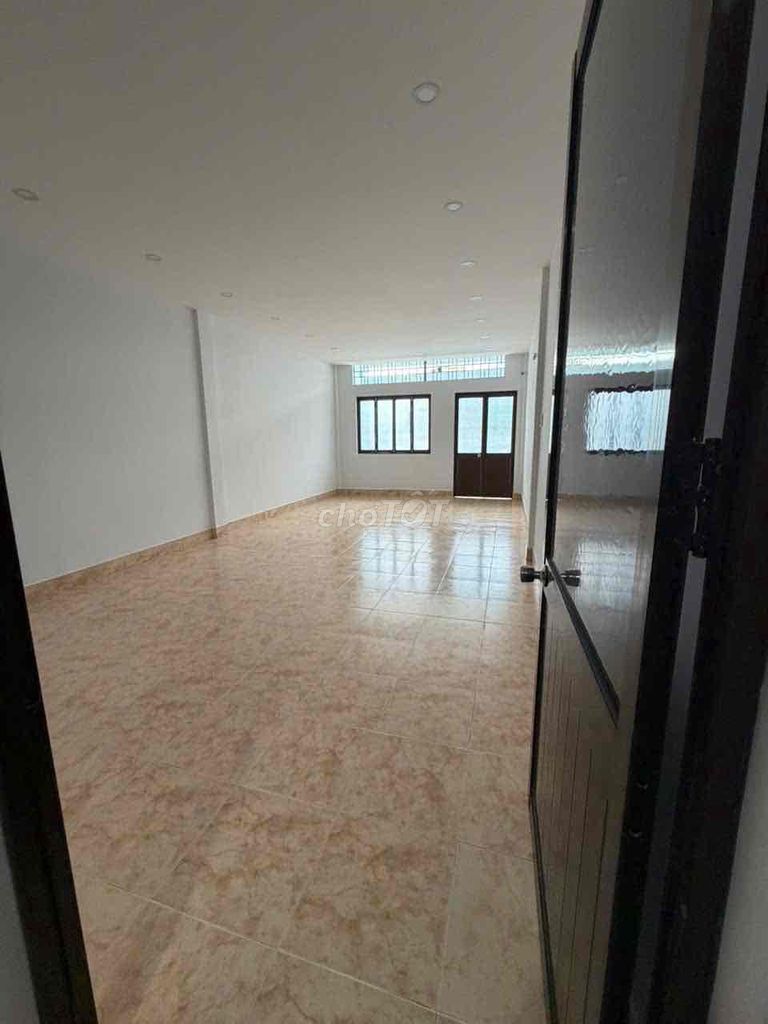 Rent 135/ Bình Thới District 11 (right in the green bird market) area: 4 x 15