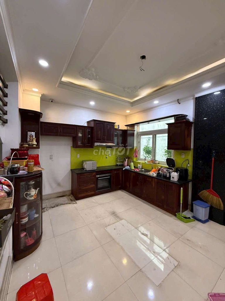 Rent 5 x 20 with 12 bedroom 8 toilets, Machine Ting, Nguyễn Tư Giản
