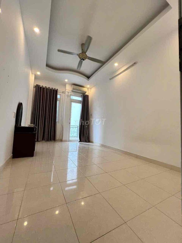 Rent a building. 453 Nguyễn Trọng Tuyển. 2th floor.