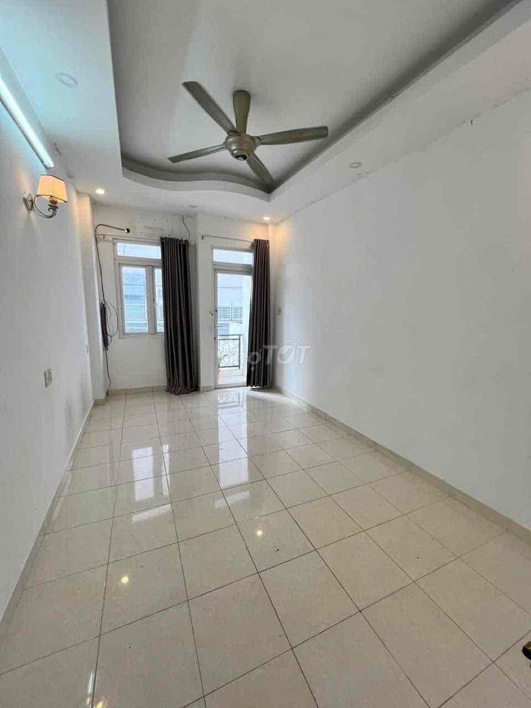 Rent a building. 453 Nguyễn Trọng Tuyển. 2th floor.