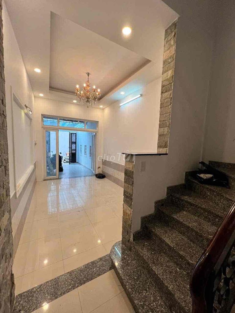 Rent a building. 453 Nguyễn Trọng Tuyển. 2th floor.