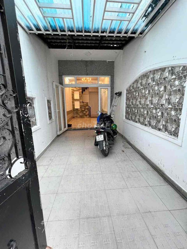 Rent a building. 453 Nguyễn Trọng Tuyển. 2th floor.