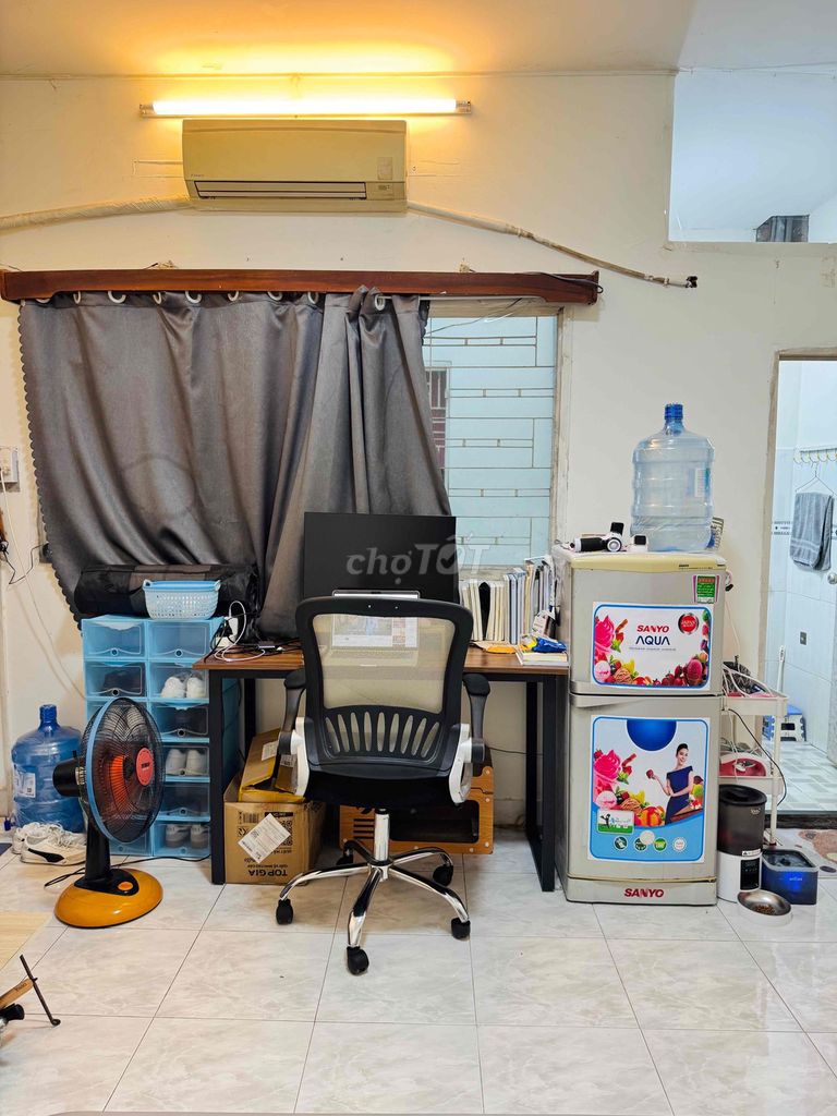Like Zytle back to room 2 million Phú Nhuận, air conditioning, big window toilets.
