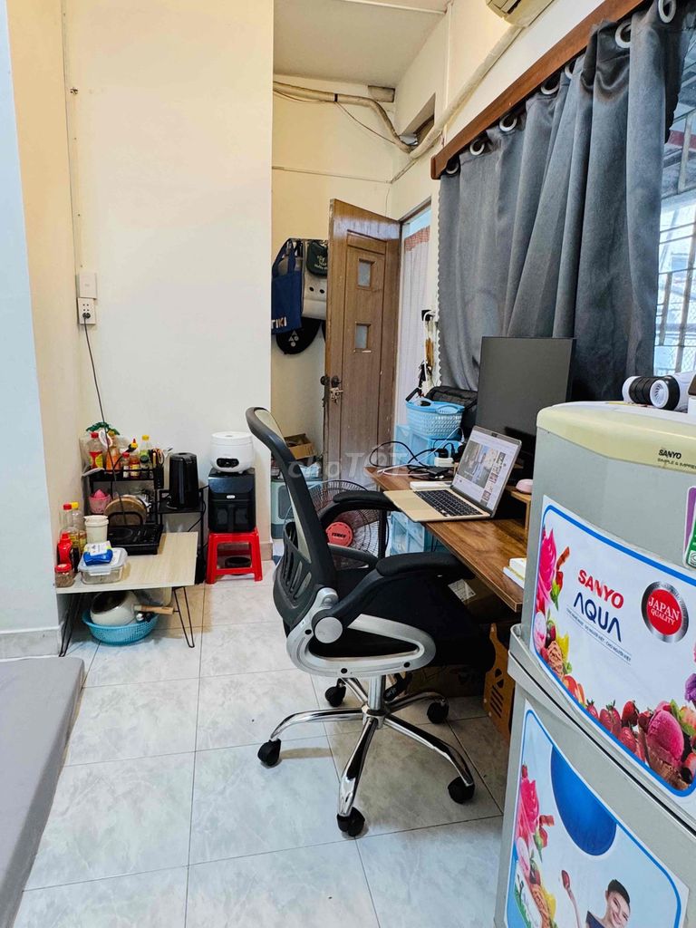 Like Zytle back to room 2 million Phú Nhuận, air conditioning, big window toilets.