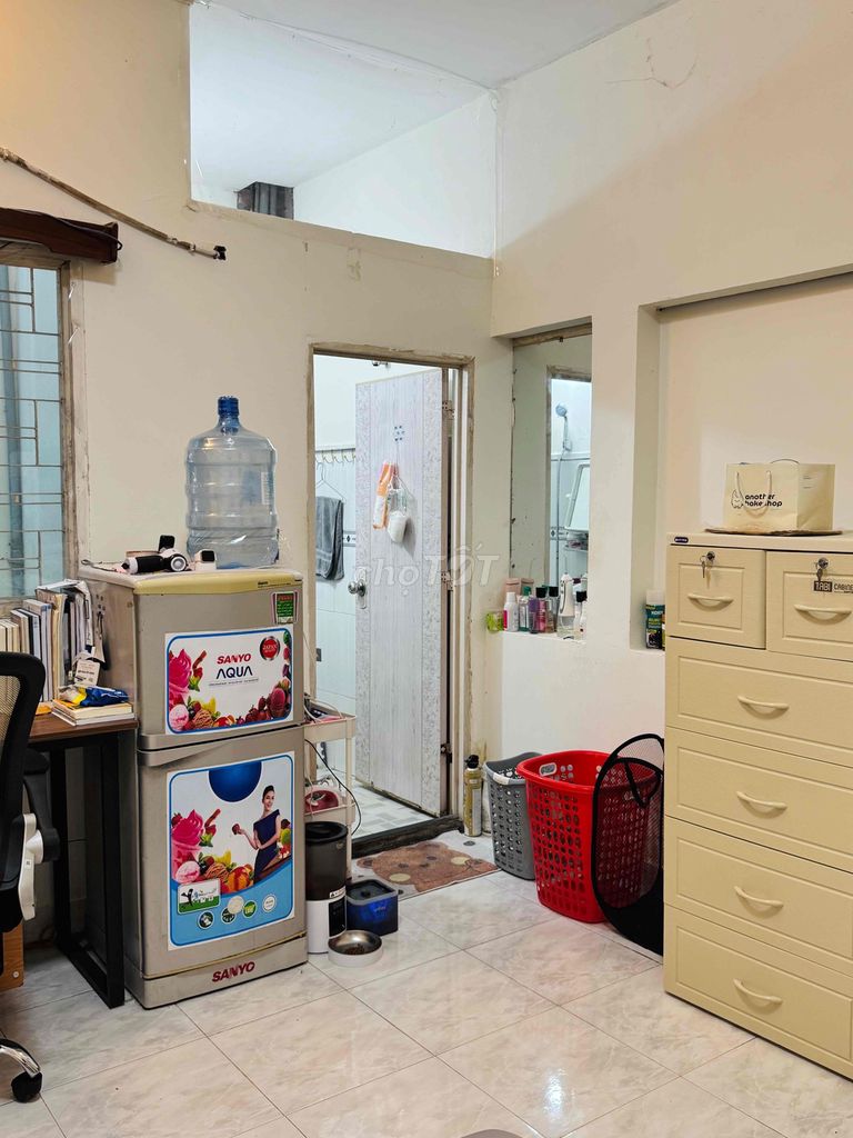Like Zytle back to room 2 million Phú Nhuận, air conditioning, big window toilets.