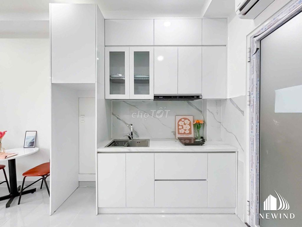 Open up the super beauty balcony studio in the 7th district.