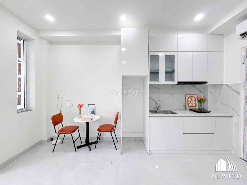 Open up the super beauty balcony studio in the 7th district.
