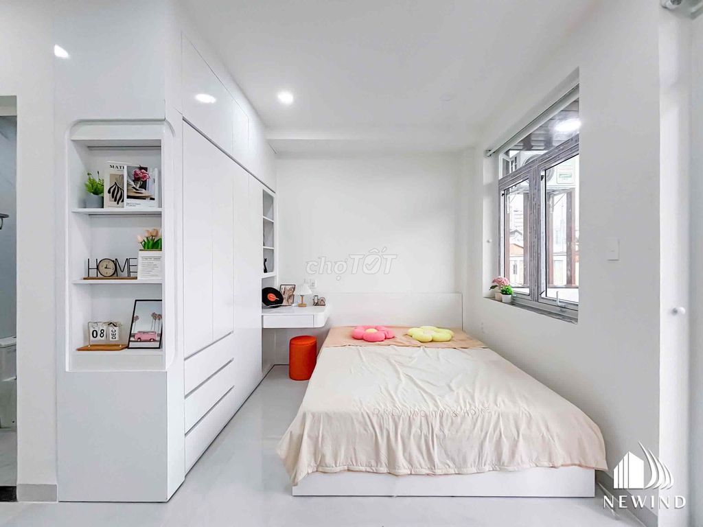 Open up the super beauty balcony studio in the 7th district.
