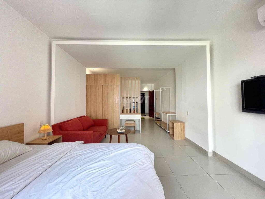 apartment area - balcony/ large window at the center of Thảo Điền