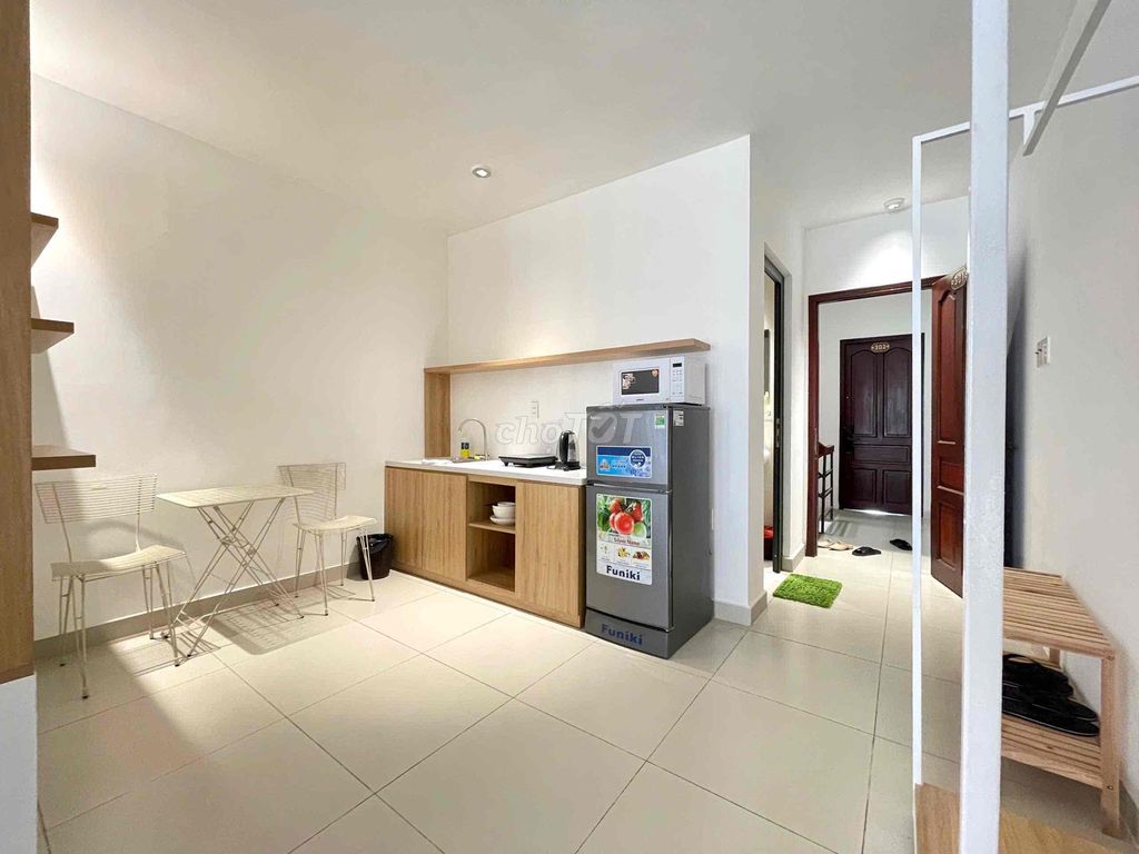 apartment area - balcony/ large window at the center of Thảo Điền