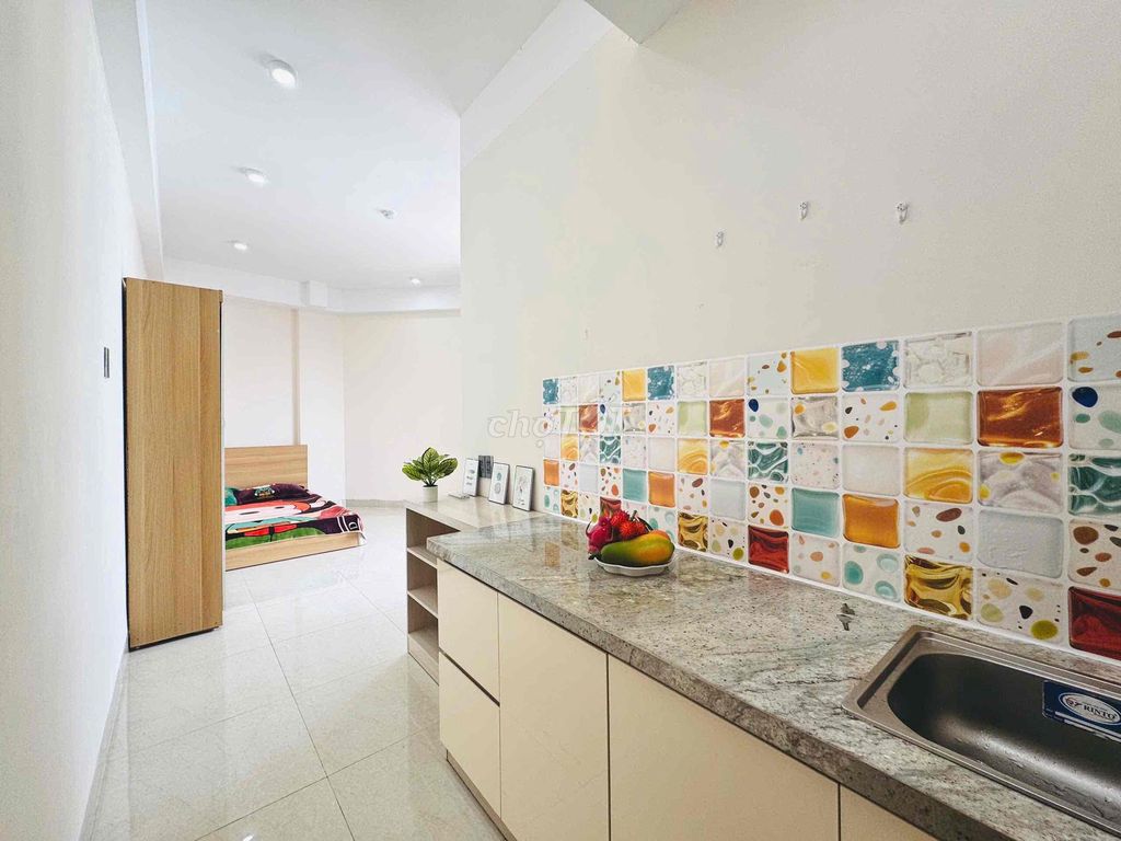 studio 25 M2 – filled with light with two large windows