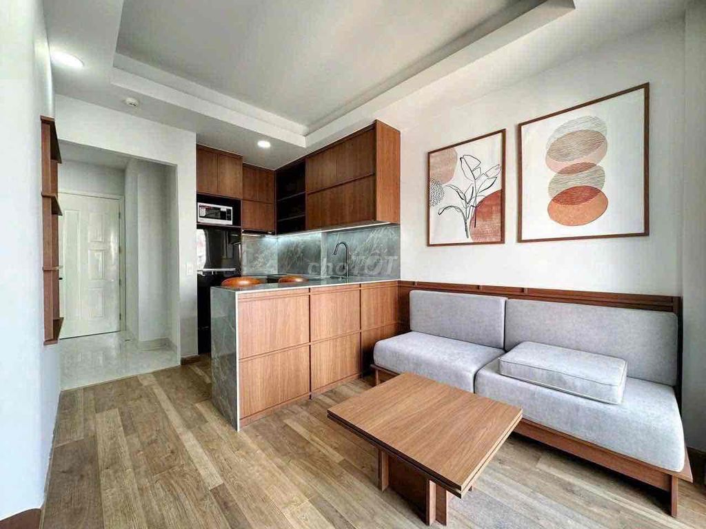 The apartment. A full bedroom. A balcony. In the center of Thảo Điền.