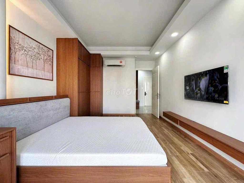 The apartment. A full bedroom. A balcony. In the center of Thảo Điền.