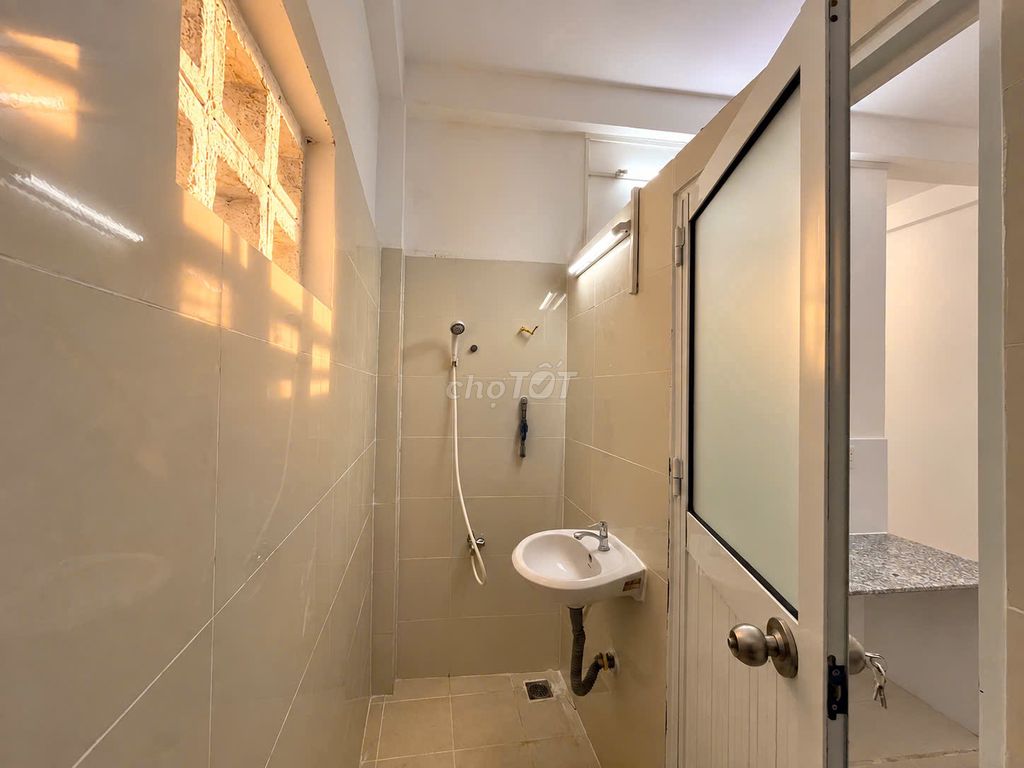 Need to get me a floor elevator, number 3 Nguyễn Duy Dương.
