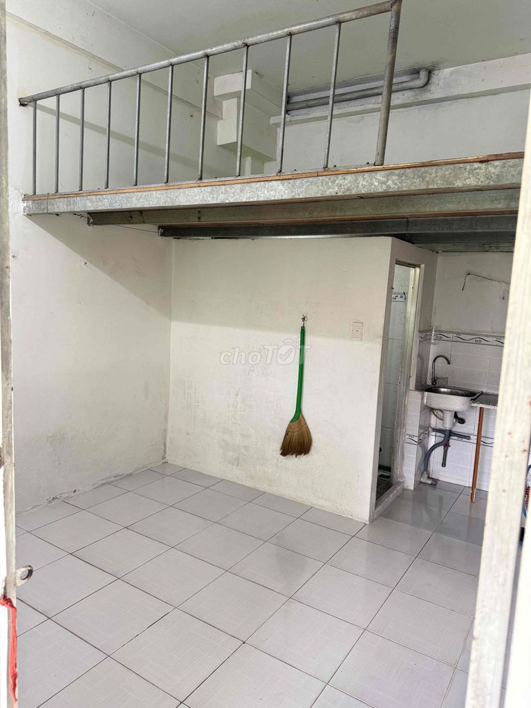 Rent room for hired workers, free time, toilet, kitchen, guard, near the market.