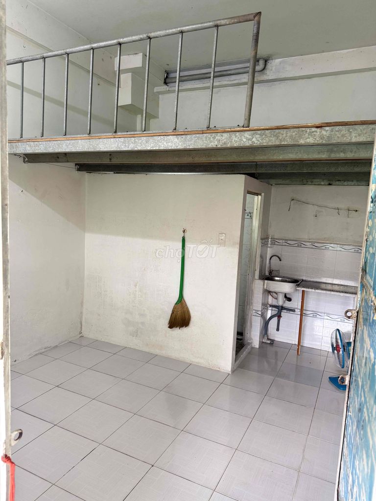 Rent room for hired workers, free time, toilet, kitchen, guard, near the market.