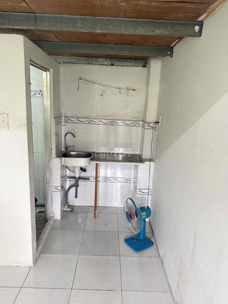 Rent room for hired workers, free time, toilet, kitchen, guard, near the market.