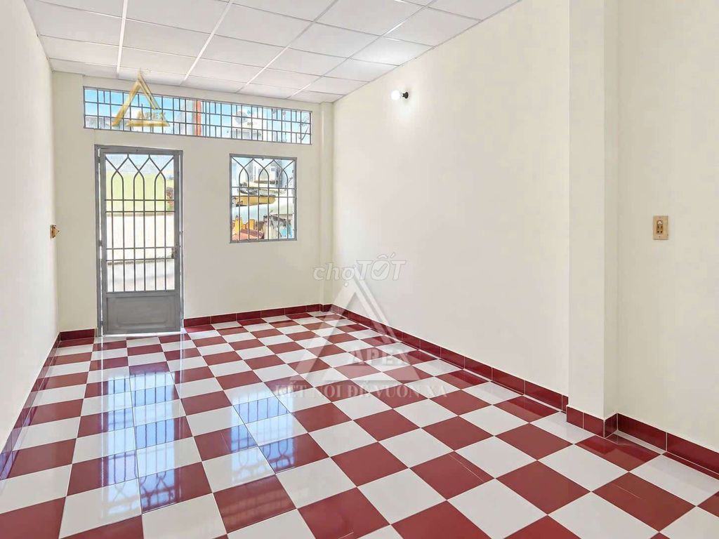 Original 1 ground 1 st floor near Vu