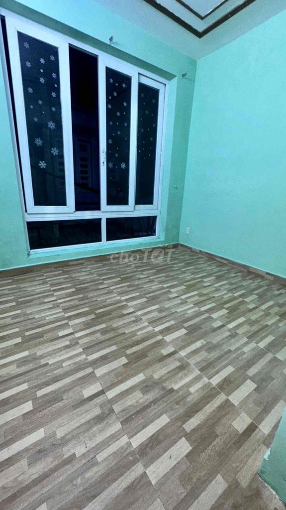 4 bedrooms for clean rent on 59th Street.