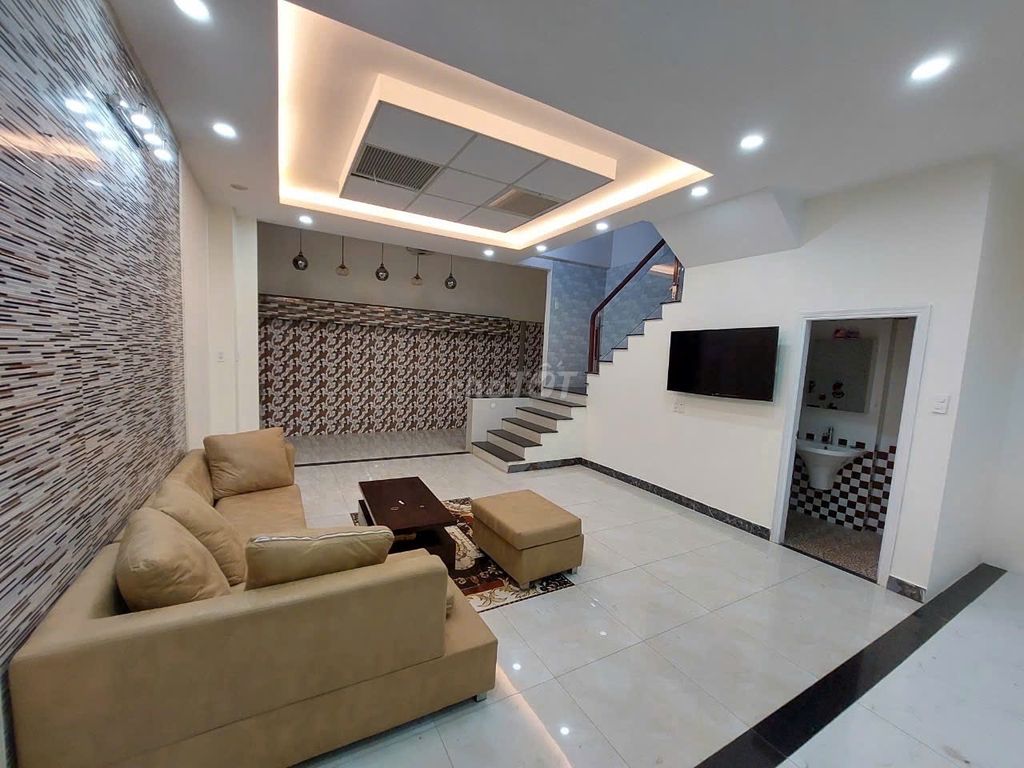 - 5 X19 M 3 floors - bv security 24/7 - full interior