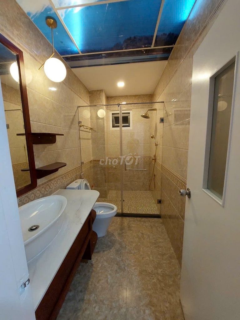 - 5 X19 M 3 floors - bv security 24/7 - full interior