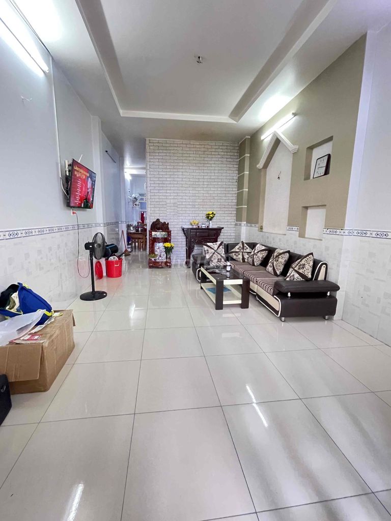 It's the owner who rents the house near the missile line, Bình Tân