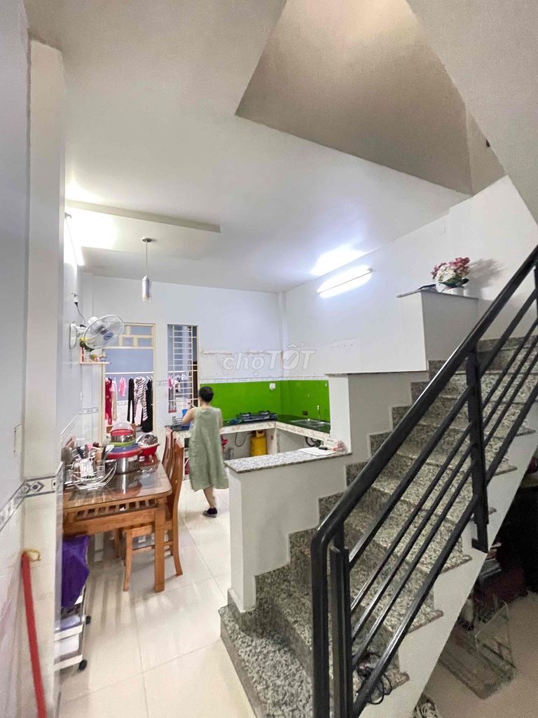 It's the owner who rents the house near the missile line, Bình Tân