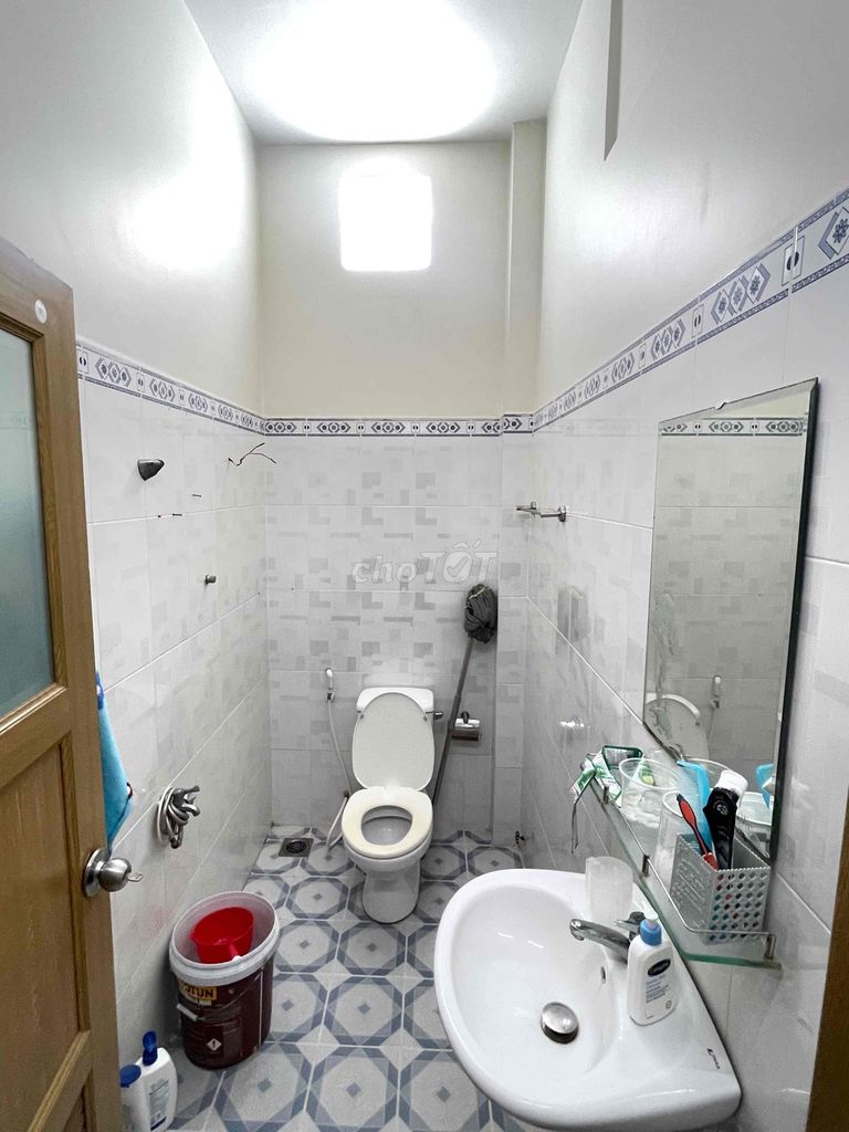 It's the owner who rents the house near the missile line, Bình Tân