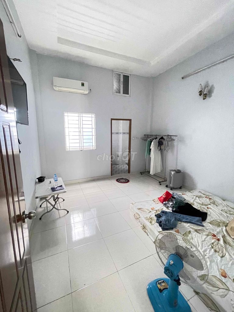 It's the owner who rents the house near the missile line, Bình Tân