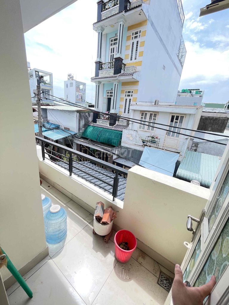 It's the owner who rents the house near the missile line, Bình Tân