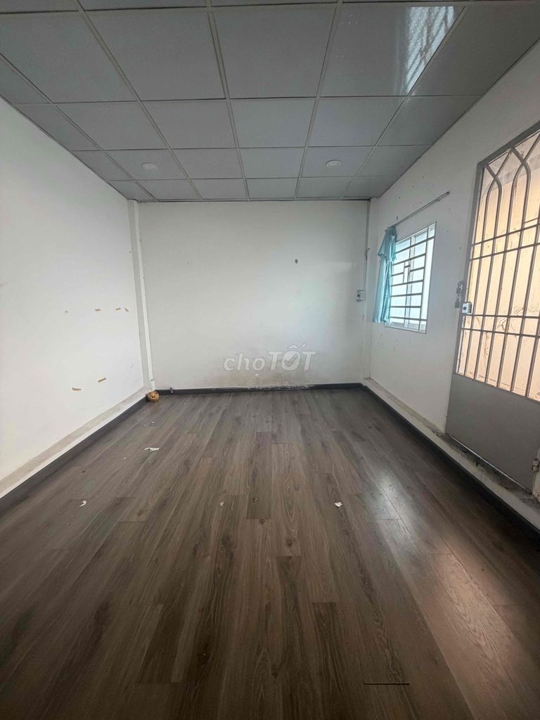 Rent the whole Nguyễn Cửu Vân. Repainting