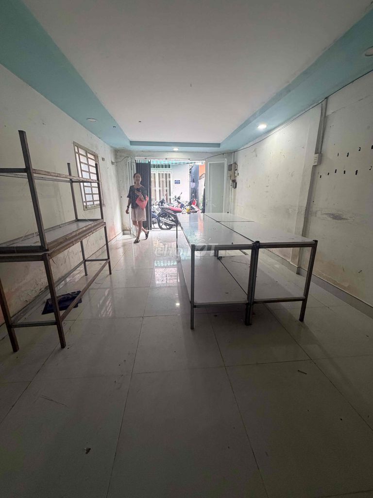 Rent the whole Nguyễn Cửu Vân. Repainting