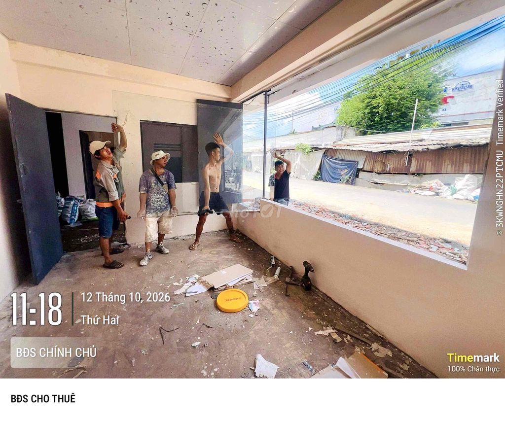 The cash room is just at & KTTS at the worker's quarters right around An Lạc