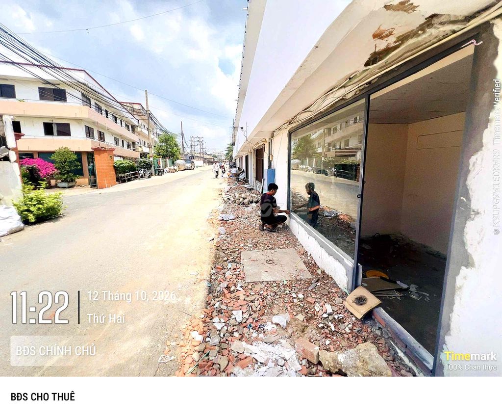 The cash room is just at & KTTS at the worker's quarters right around An Lạc