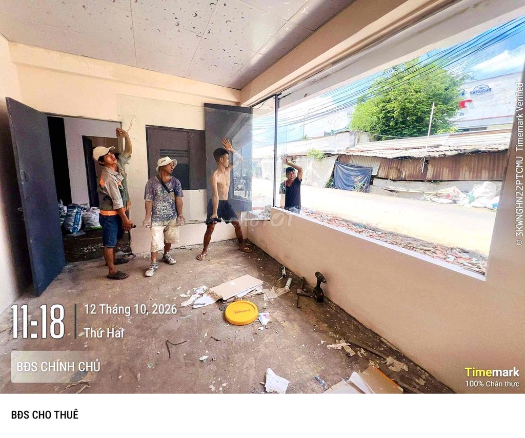 The cash room is just at & KTTS at the worker's quarters right around An Lạc