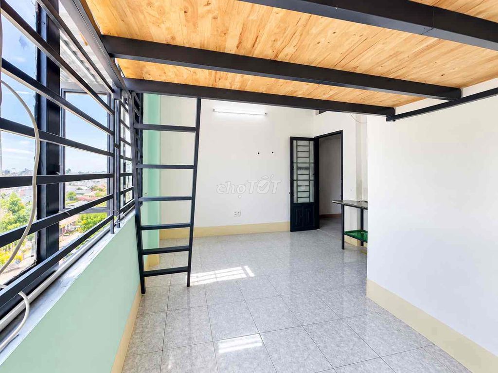 large window room - Bà Điểm