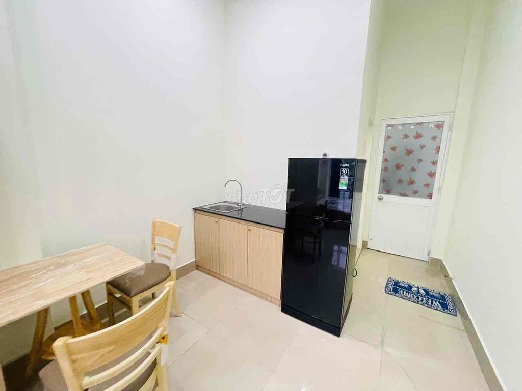 Rent a balcony suite full of furniture at the designated airport.