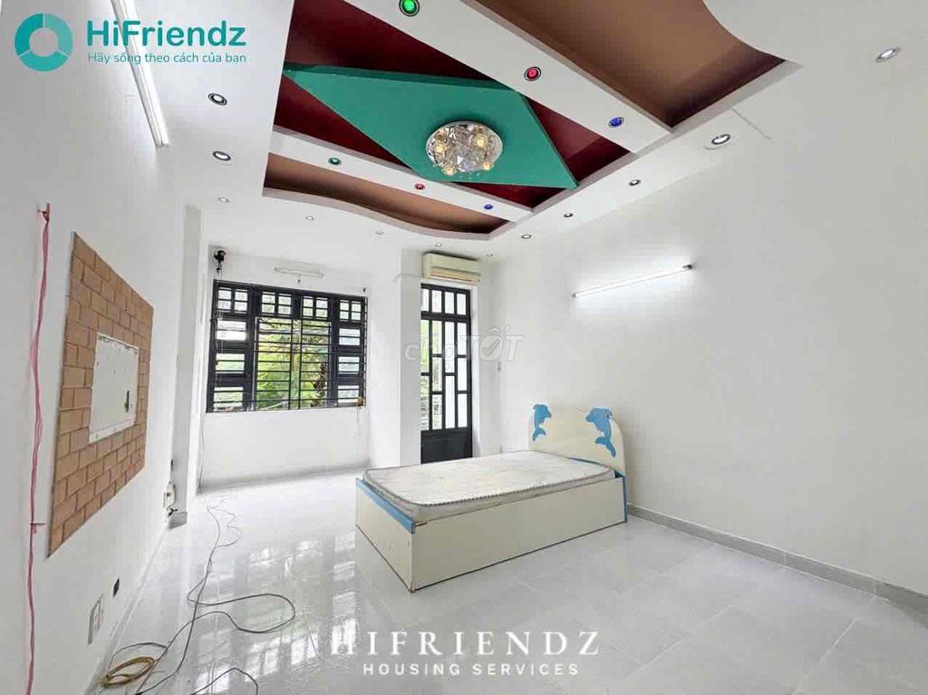 Tell Zhang Bancol the full interior right next to the super-vill